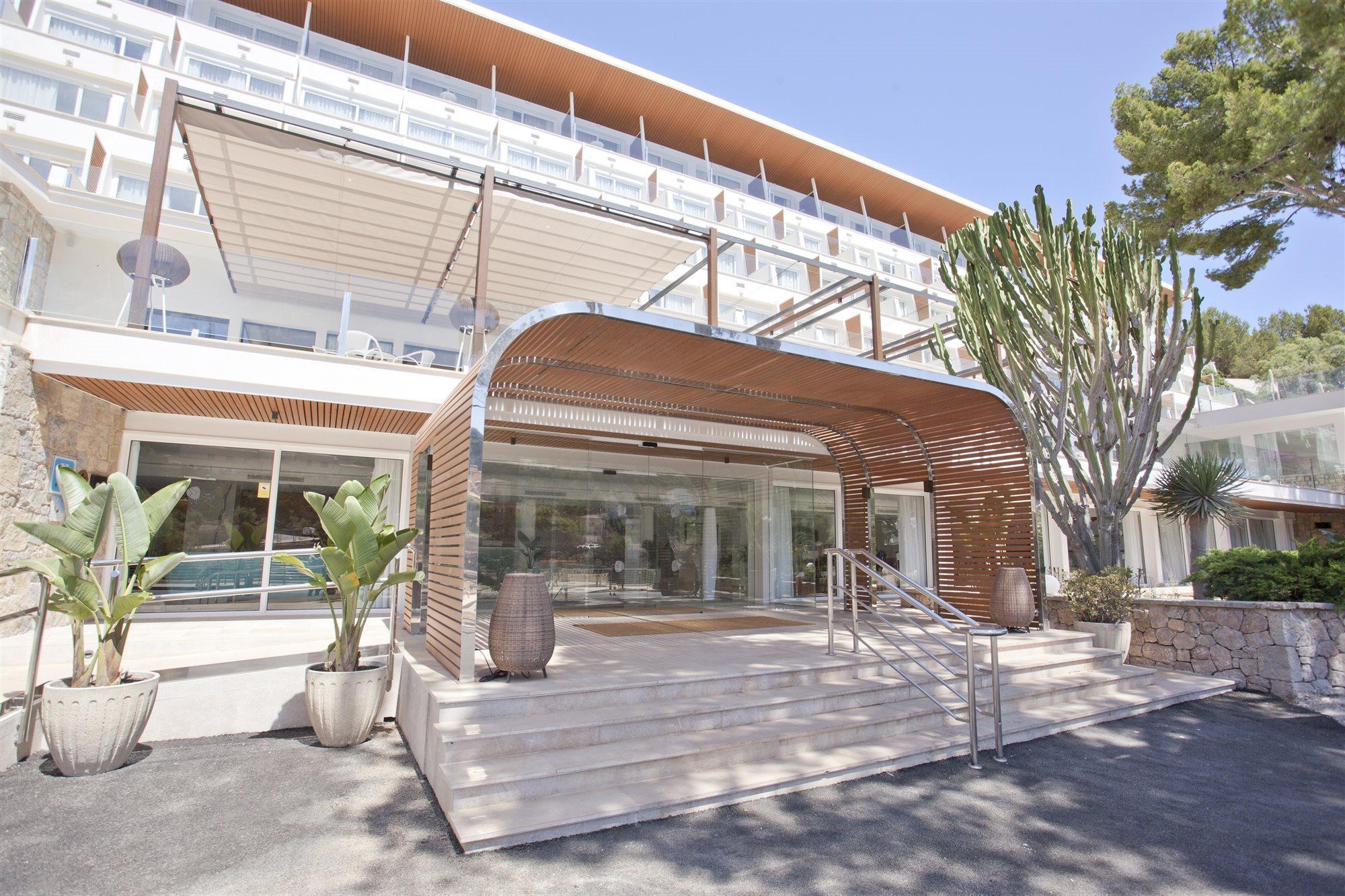 Grupotel Molins Cala San Vicente  Exterior photo Entrance of the hotel